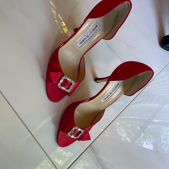 Designer Manolo Blahnik Hangisi Crystal Buckle Red Satin Pump Size 39 Worn Once - Picture 3 of 7